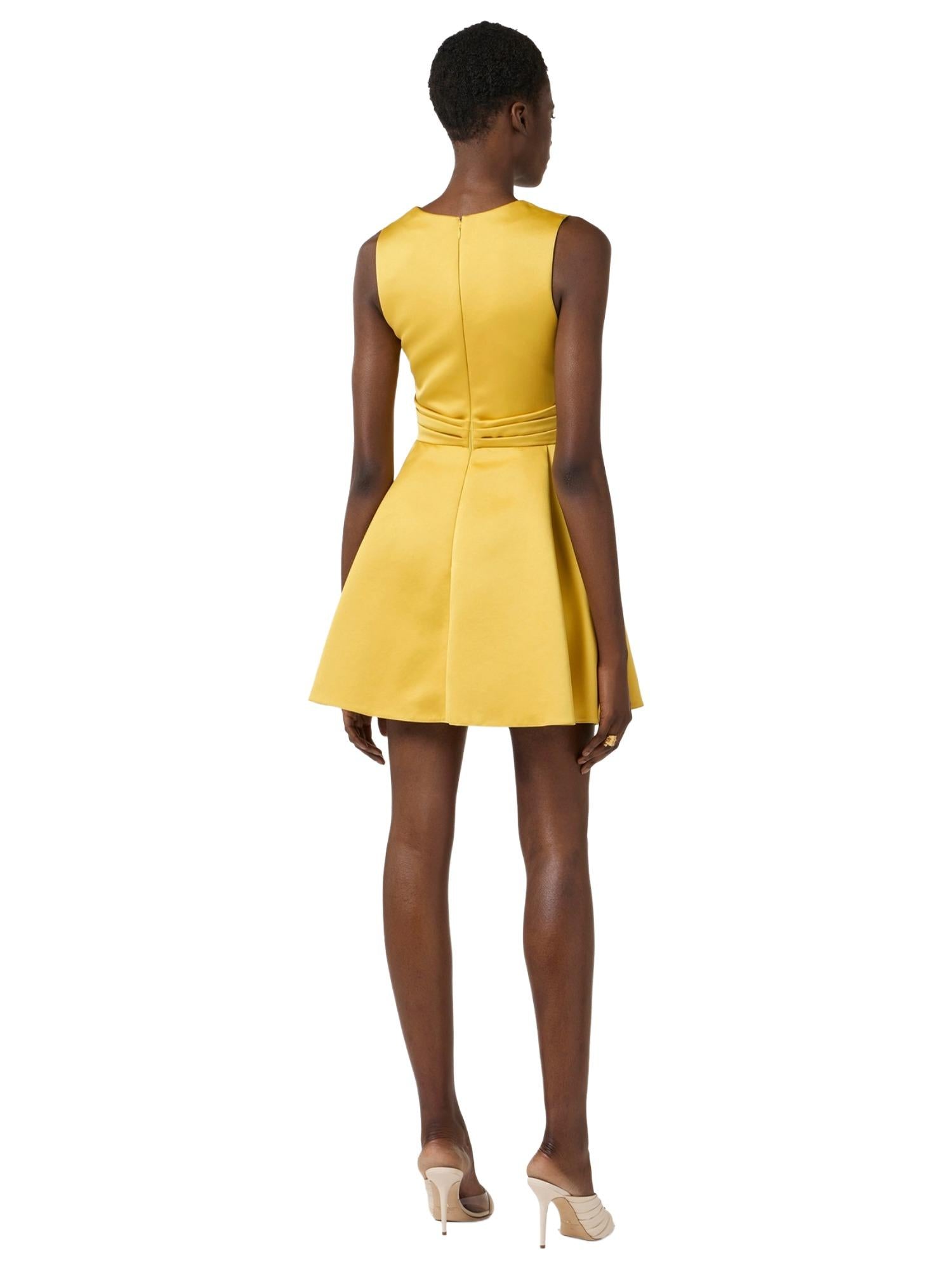 Elisabetta Franchi Abito con fermanodo gioiello