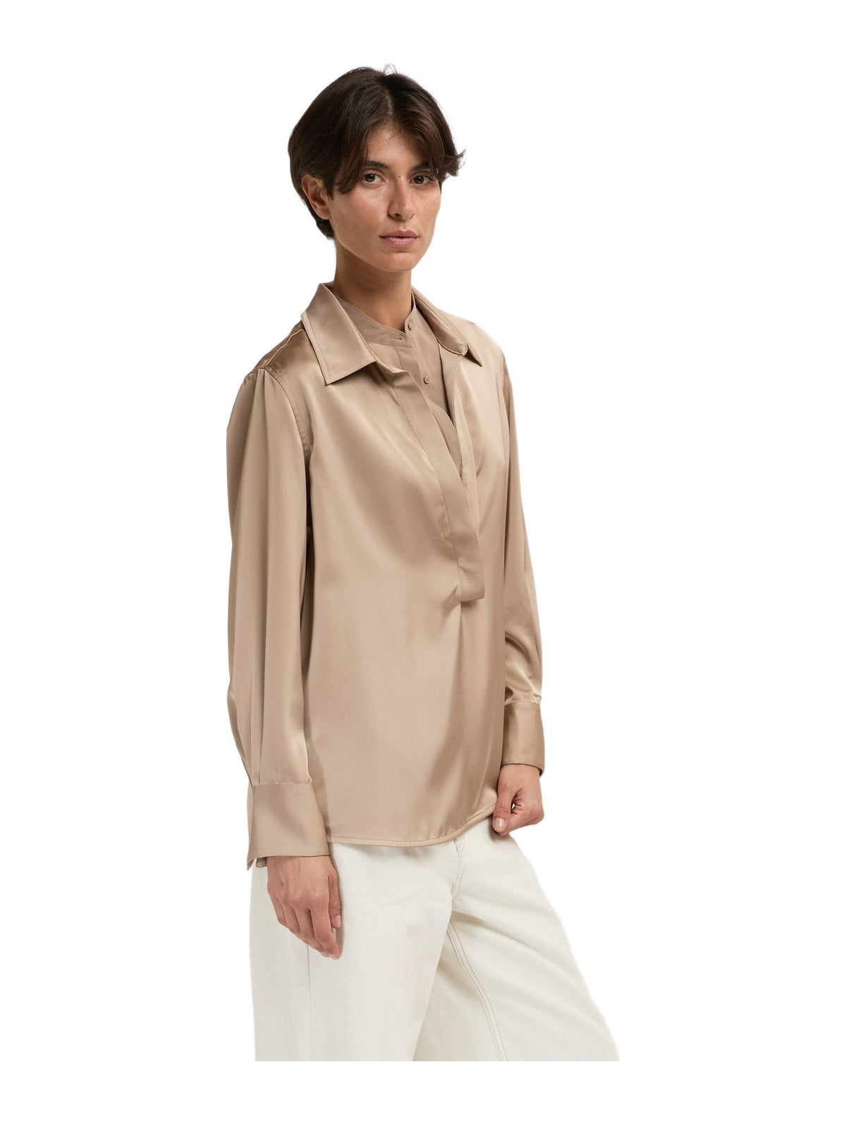 Blusa a Maniche Lunghe con Collo Classico Fluida