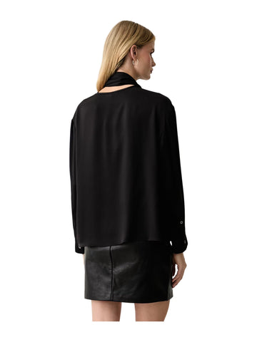 Blusa in raso con scollo a v e laccio
