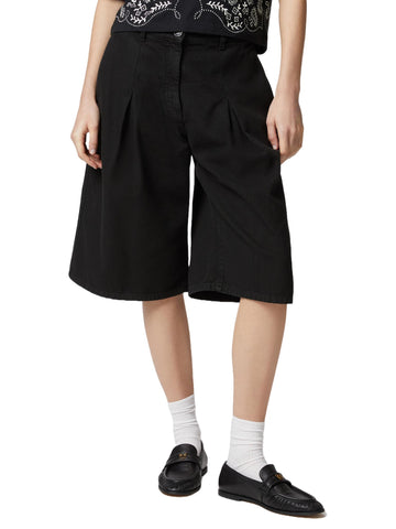 Pinko Shorts over Pascal