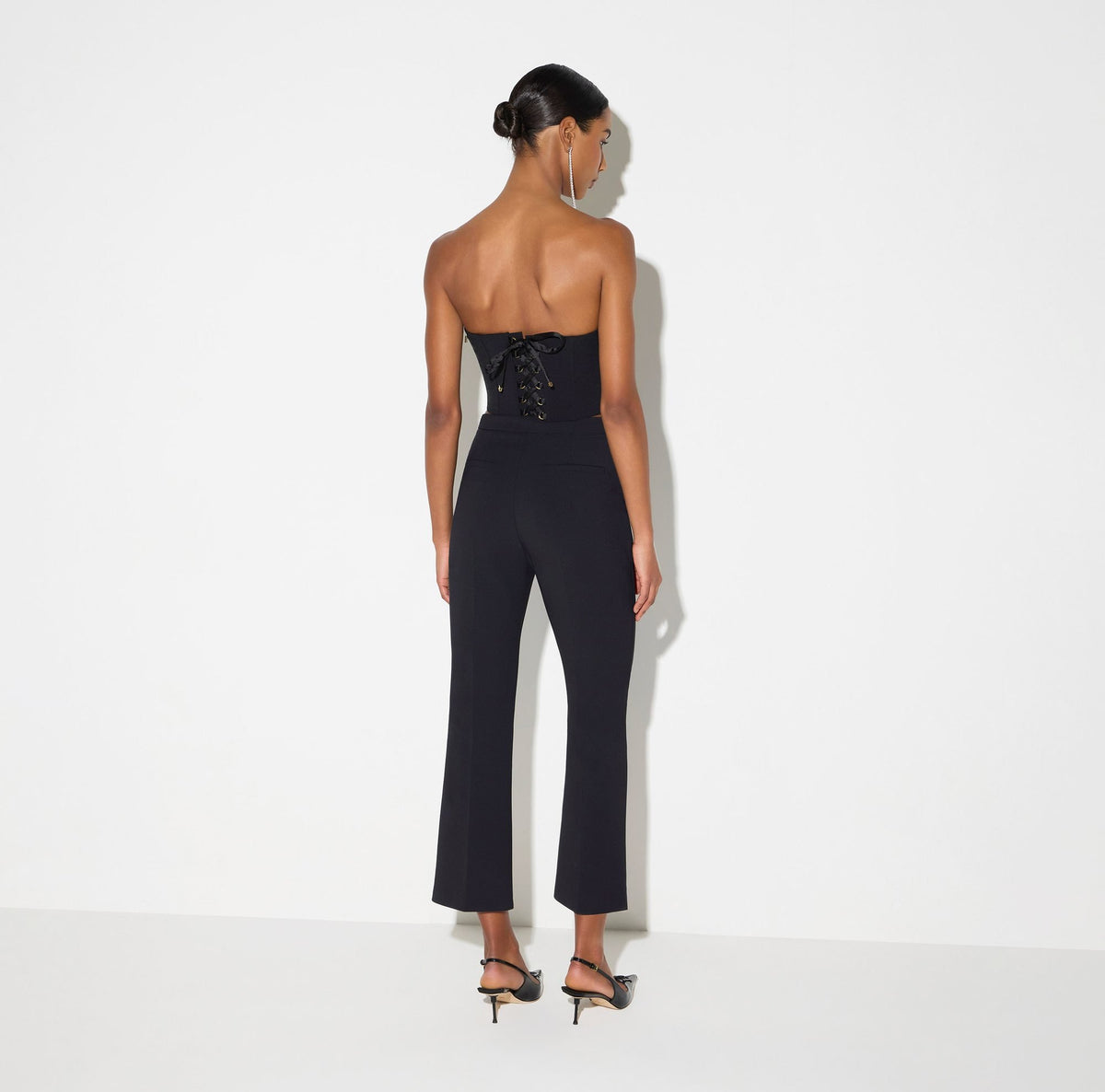 Pantaloni in doppio crêpe stretch con dettaglio gioiello