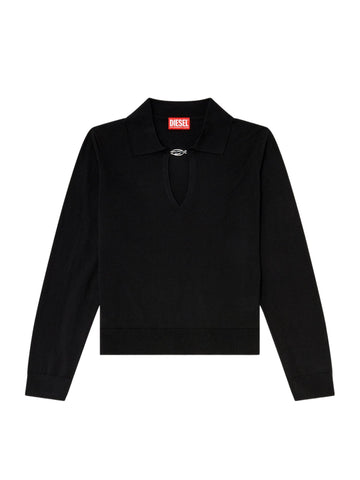 Maglia con chiusura ovale a D sul collo