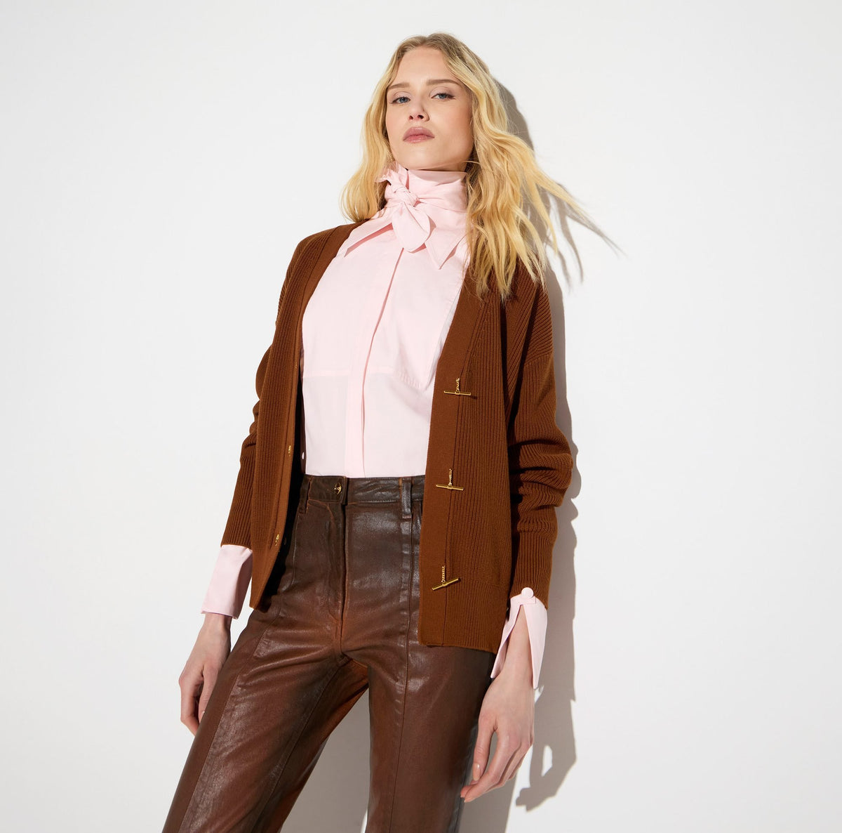 Cardigan in maglia con bottoni gioiello