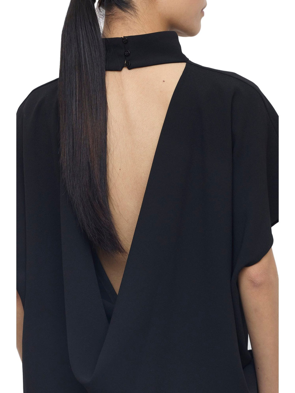 Blusa a Collo Alto con Scollatura Posteriore