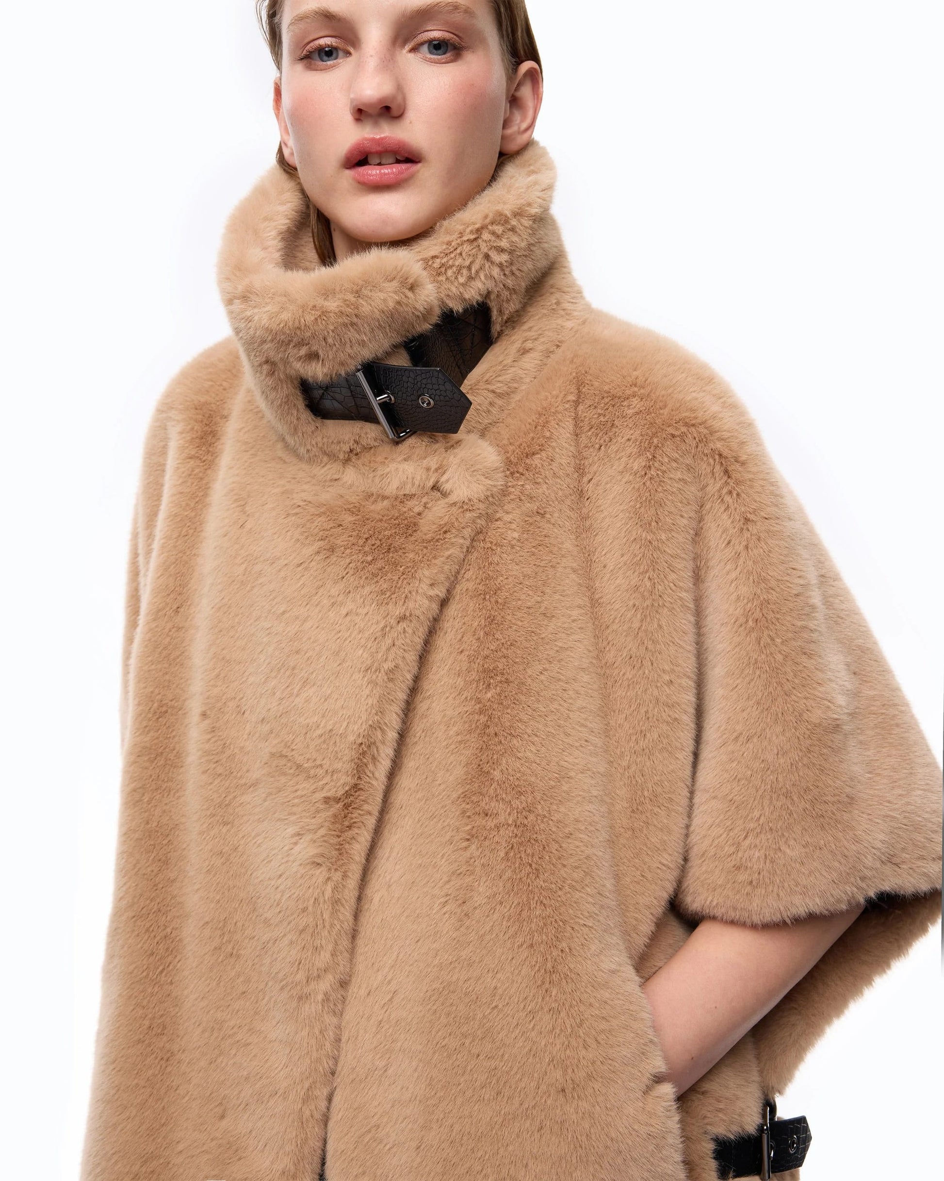 Pinko Cappa in Tessuto Aspen Effetto Pelliccia donna