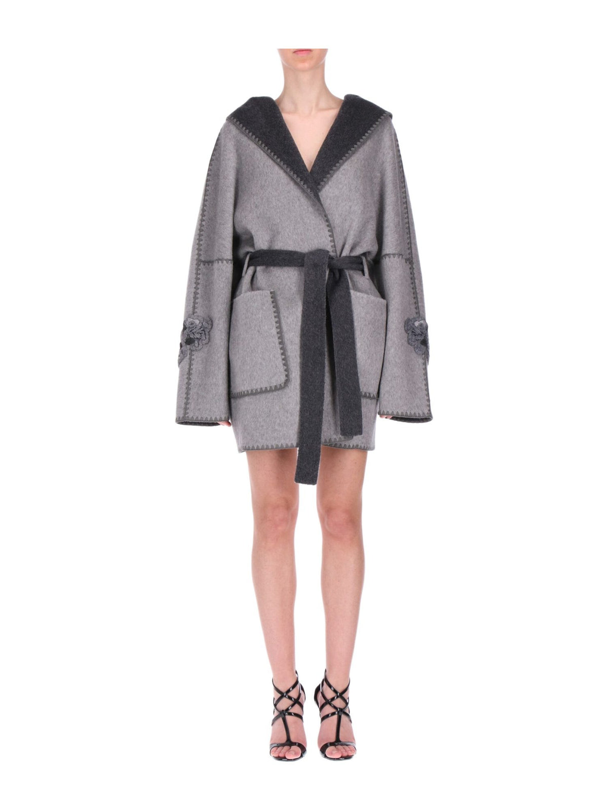 Cappotto Corto con Cappuccio Double con Ricami in Lana