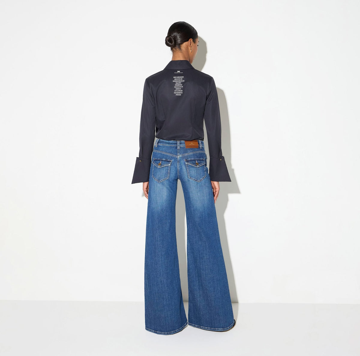 Jeans a zampa con taschini