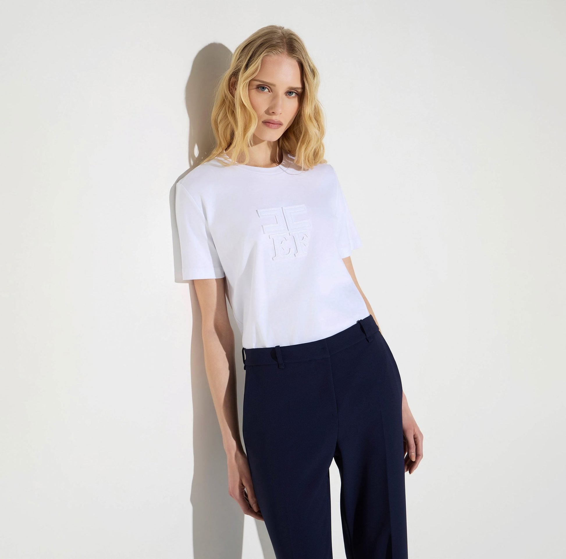 T-shirt in jersey con loghi