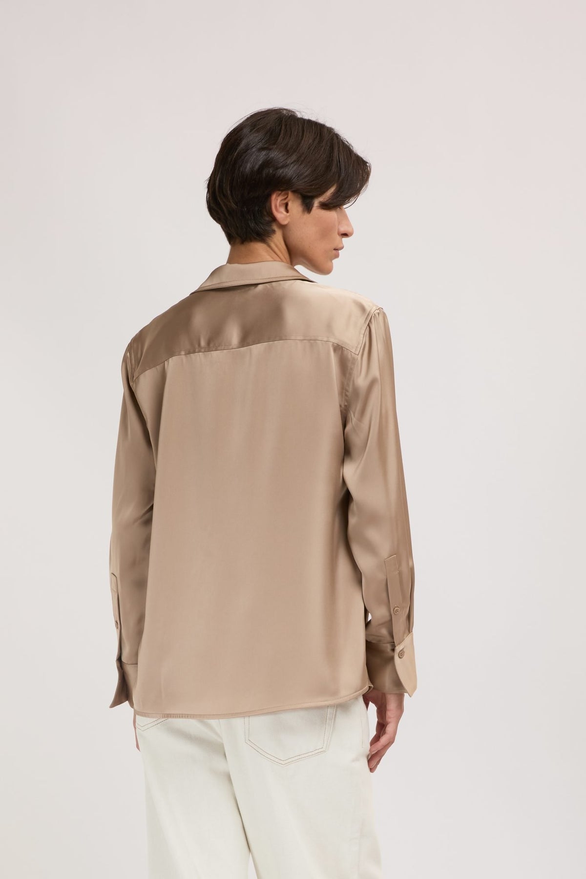 Blusa a Maniche Lunghe con Collo Classico Fluida