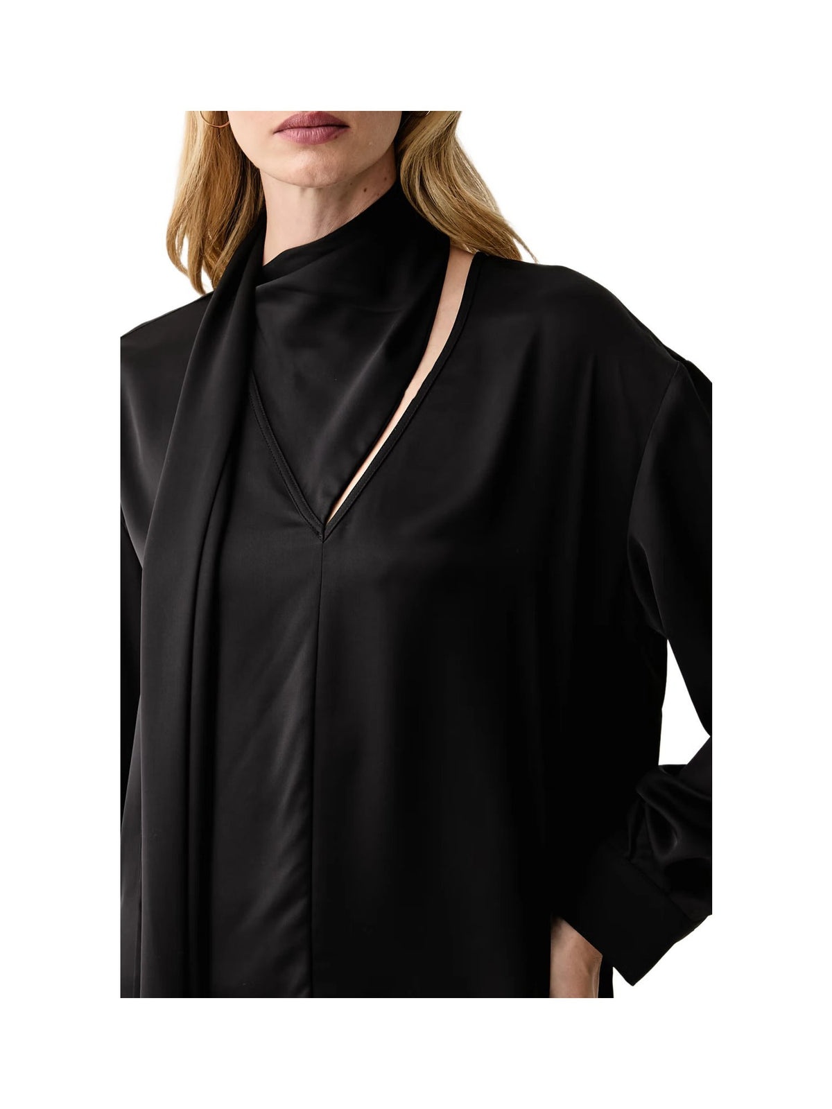 Blusa in raso con scollo a v e laccio