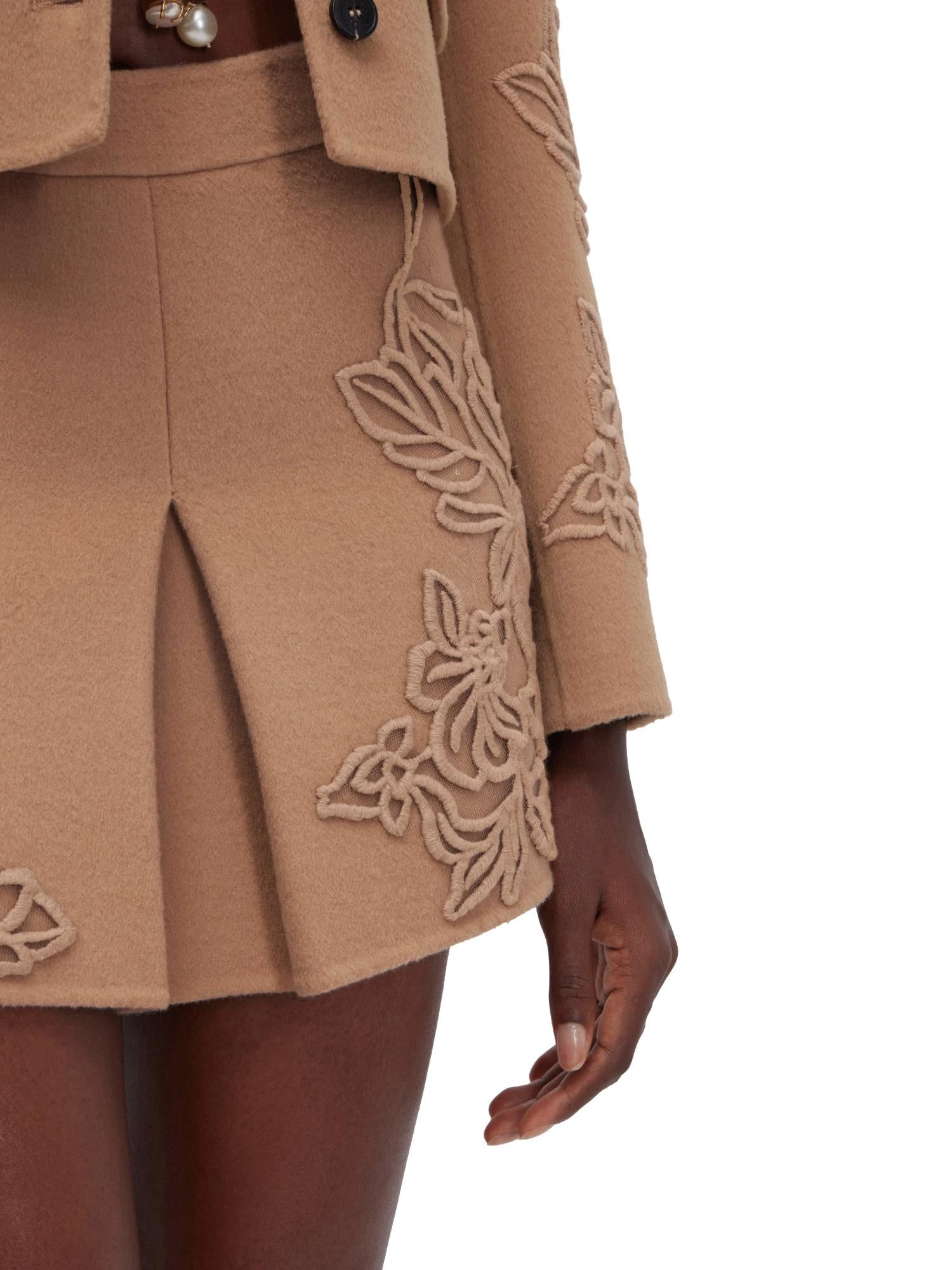 Ermanno Firenze Gonna in lana con ricamo floreale