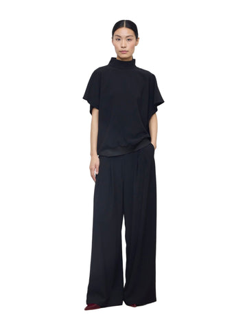 Blusa a Collo Alto con Scollatura Posteriore