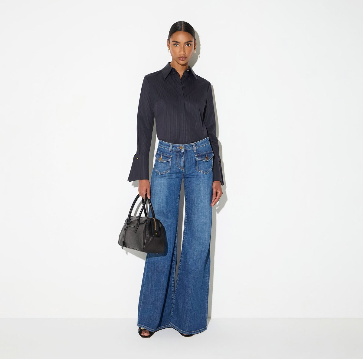 Jeans a zampa con taschini