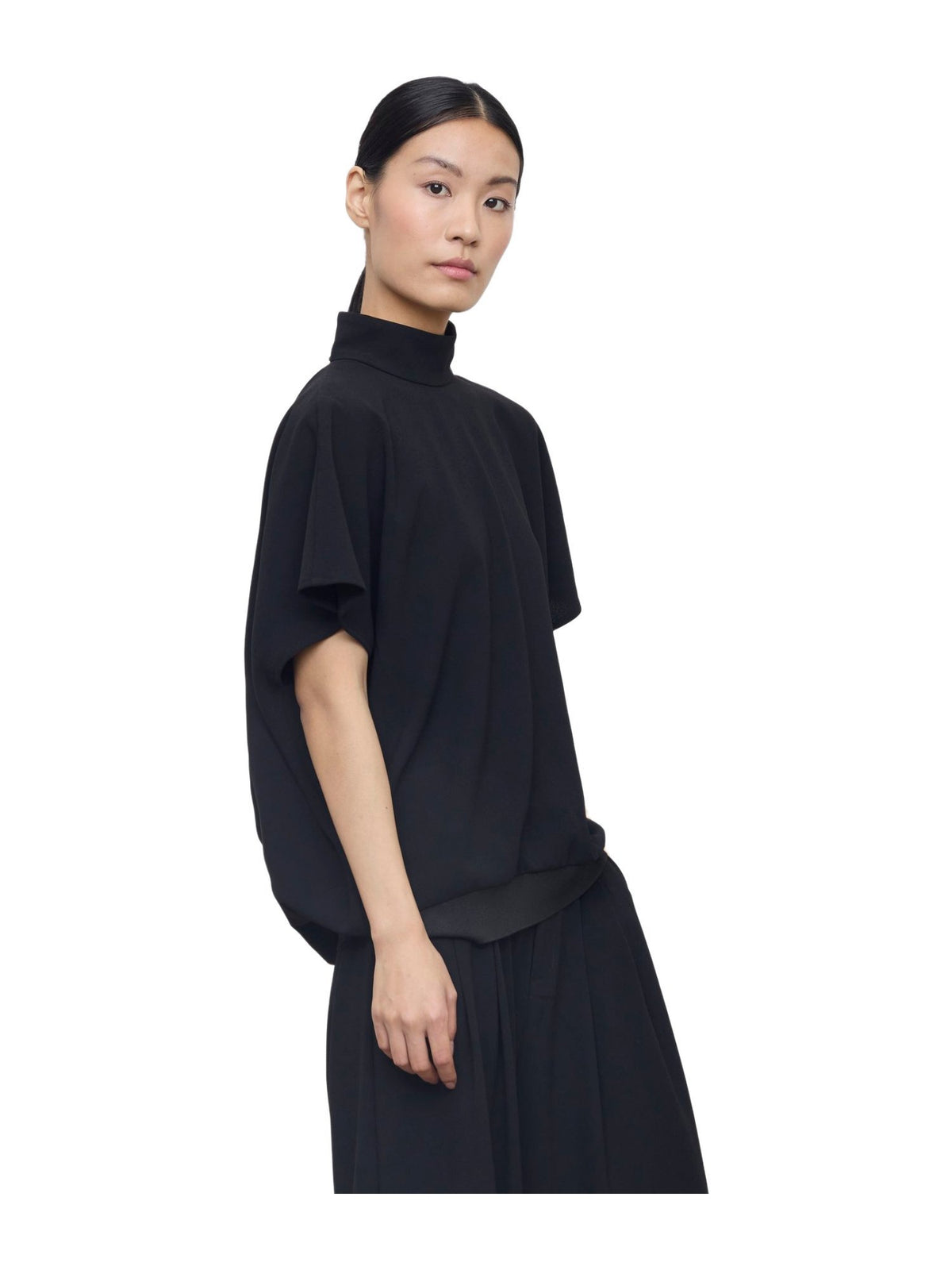 Blusa a Collo Alto con Scollatura Posteriore
